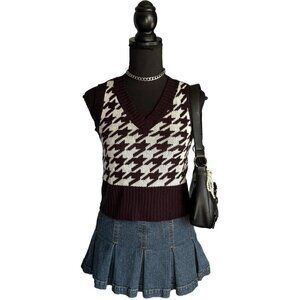 black houndstooth crop vneck vest